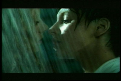 Extrait du clip 'All the things she said' Extrait du clip 'All the things she said'